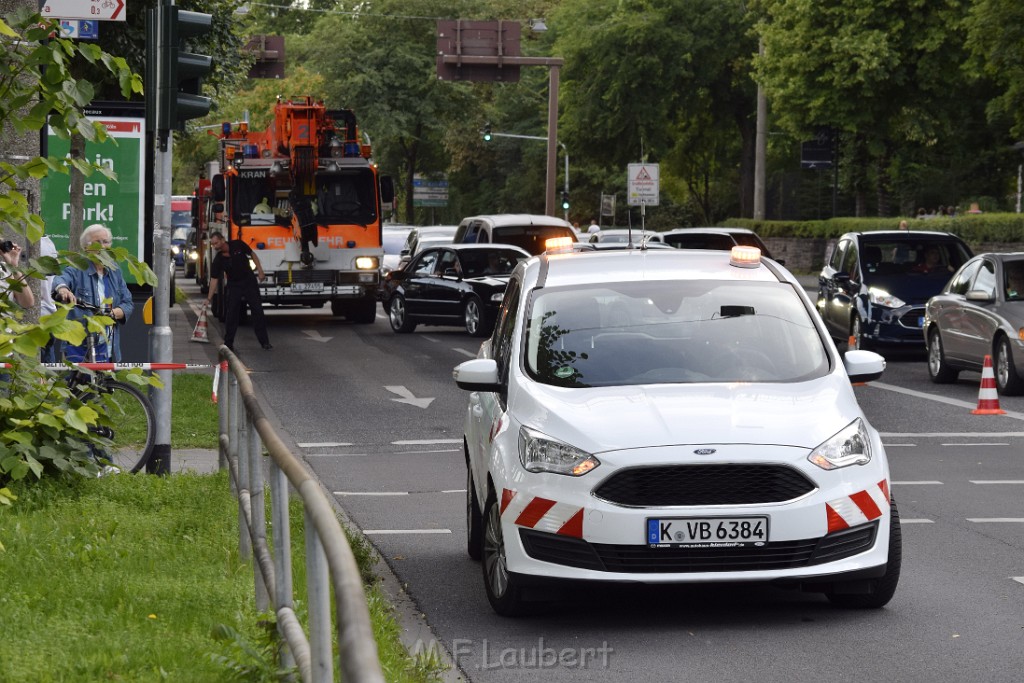 Koelner Seilbahn Gondel blieb haengen Koeln Linksrheinisch P651.JPG - Miklos Laubert